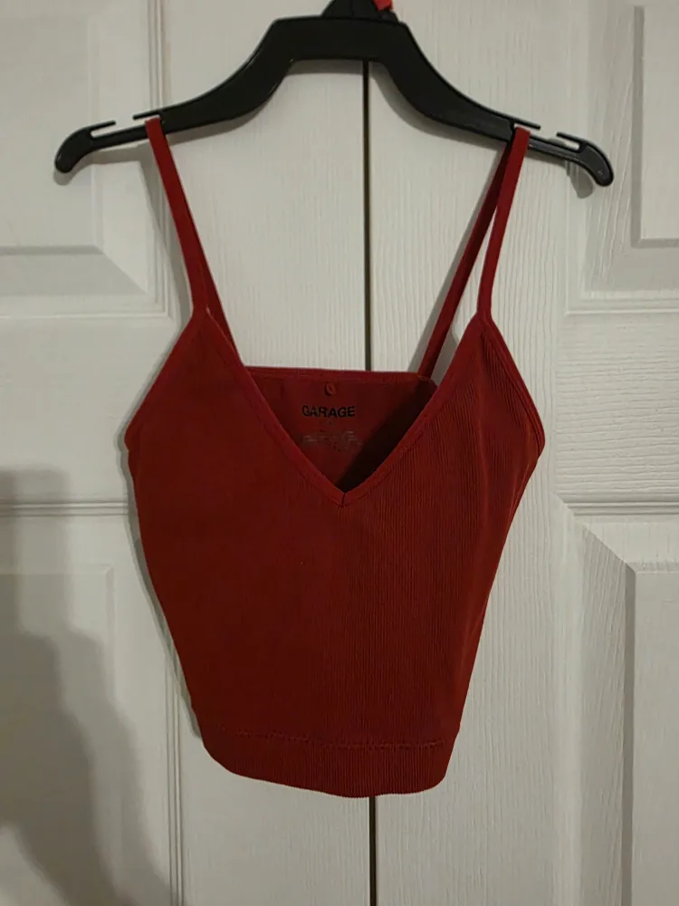 Crop tank red thumbnail