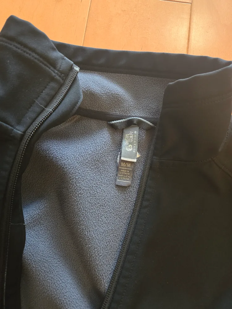 Mountain Hardwear Black Jacket - Size M image indicator(2)