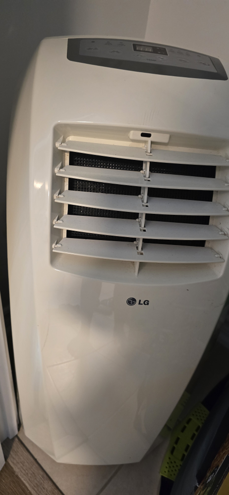 LG Portable Air Conditioner 9000 BTU – Clean and Works Great