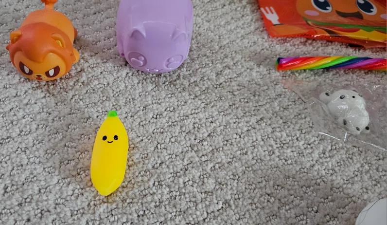 Toys and Hello Kitty Bag image indicator(3)