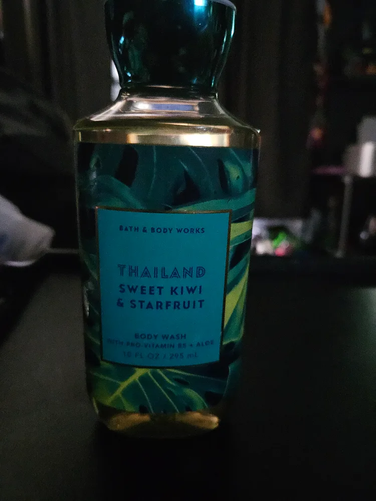 *New* Bath & Body Works Thailand Sweet Kiwi & Starfruit thumbnail