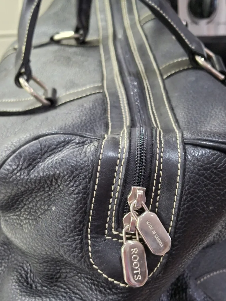 Roots Black Leather Duffle Bag image indicator(4)