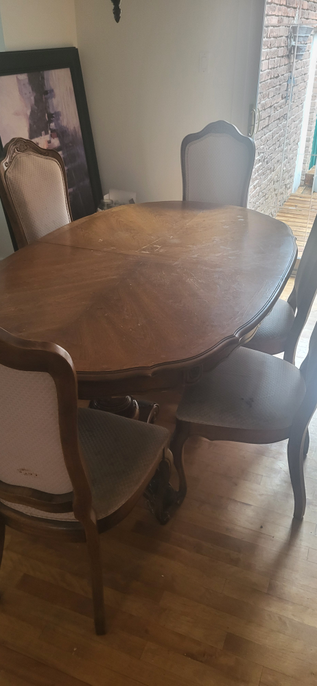 Dining Table with 6 chairs