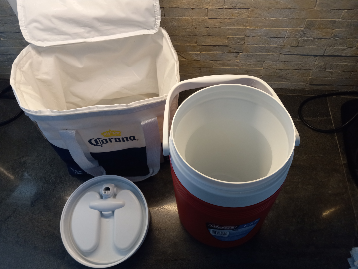 Corona Cooler Bag & Coleman Beverage Cooler - photo 2