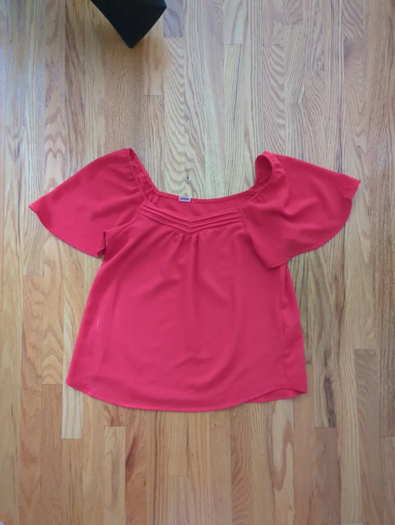 Flowy Red Blouse 🇨🇦 thumbnail