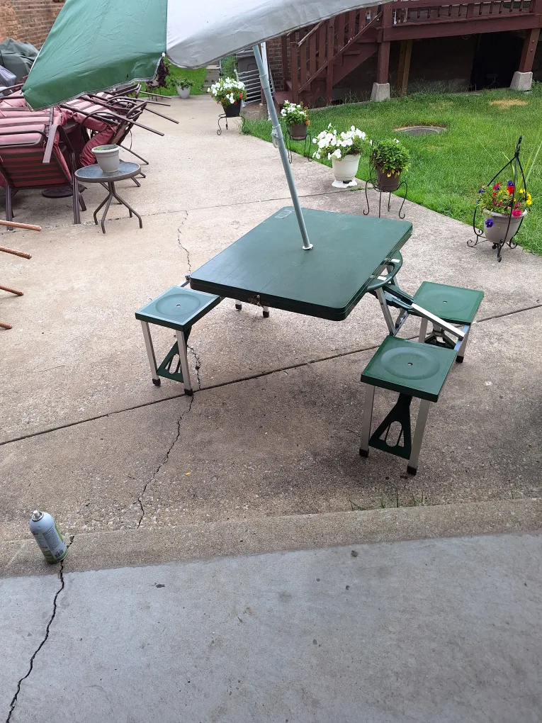 Folding Picnic Table with Umbrella Hole - Green image indicator(3)