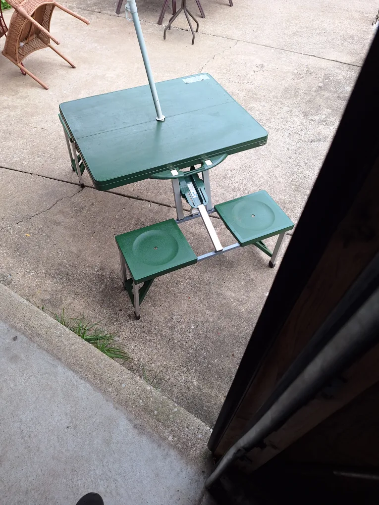 Folding Picnic Table with Umbrella Hole - Green image indicator(4)