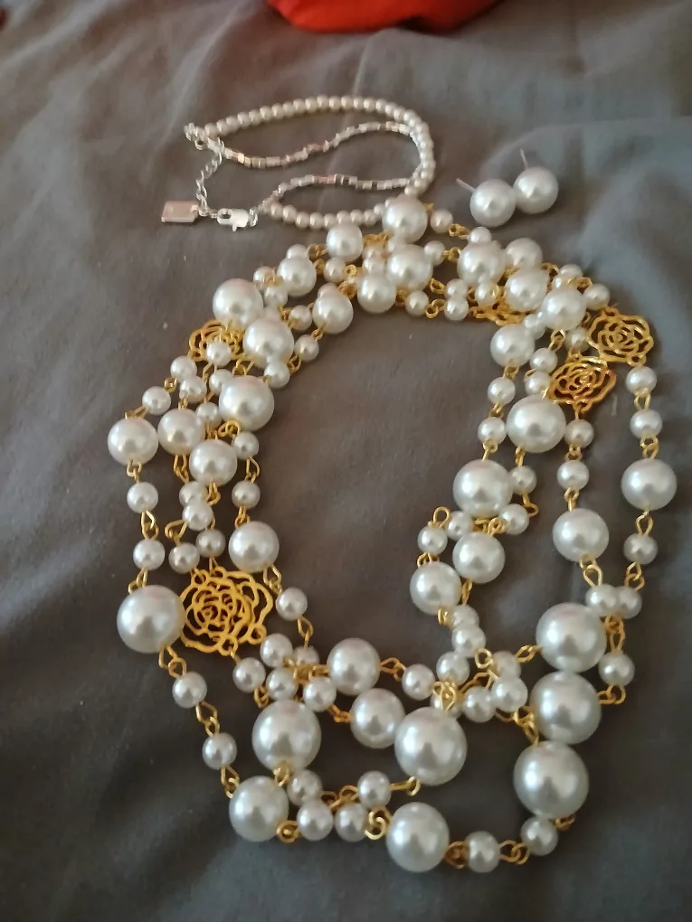 Faux pearl Necklace, Bracelet & Earrings Set thumbnail