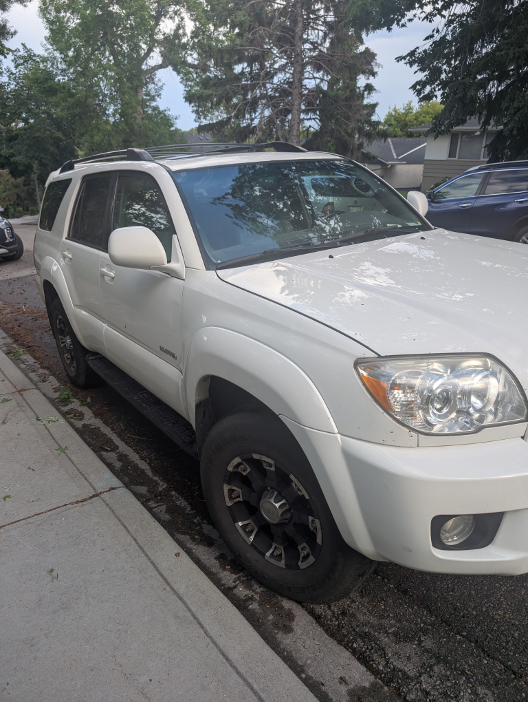 Toyota 4Runner SUV - photo 2