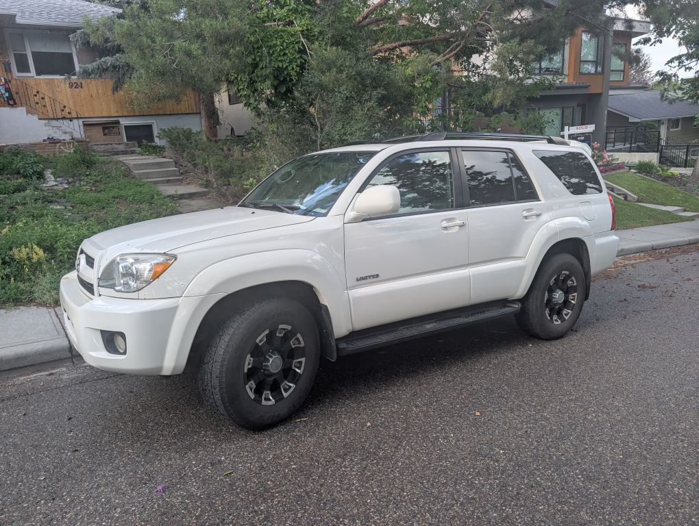 Toyota 4Runner SUV - photo 3