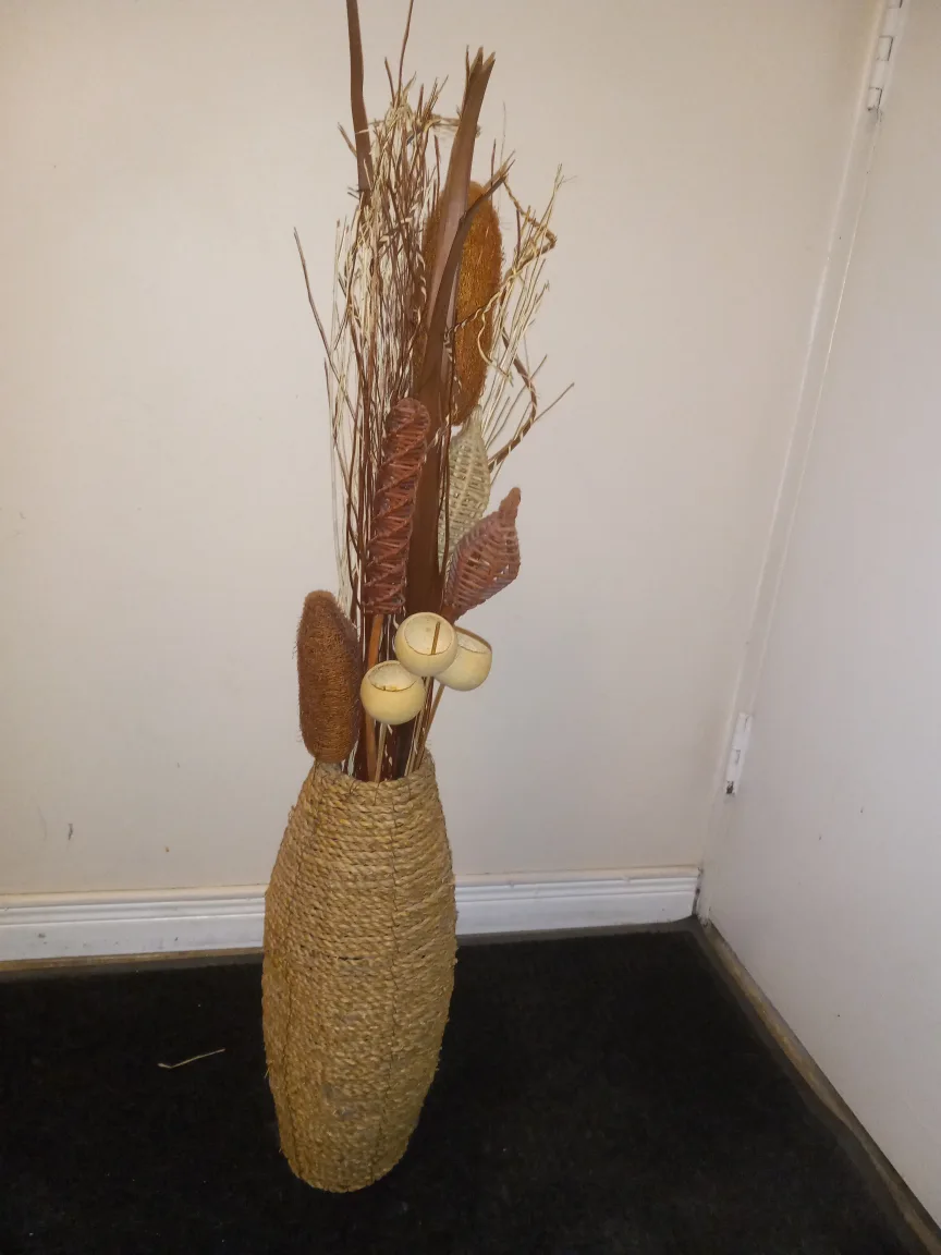 Woven Vase with Dried Floral Arrangement thumbnail