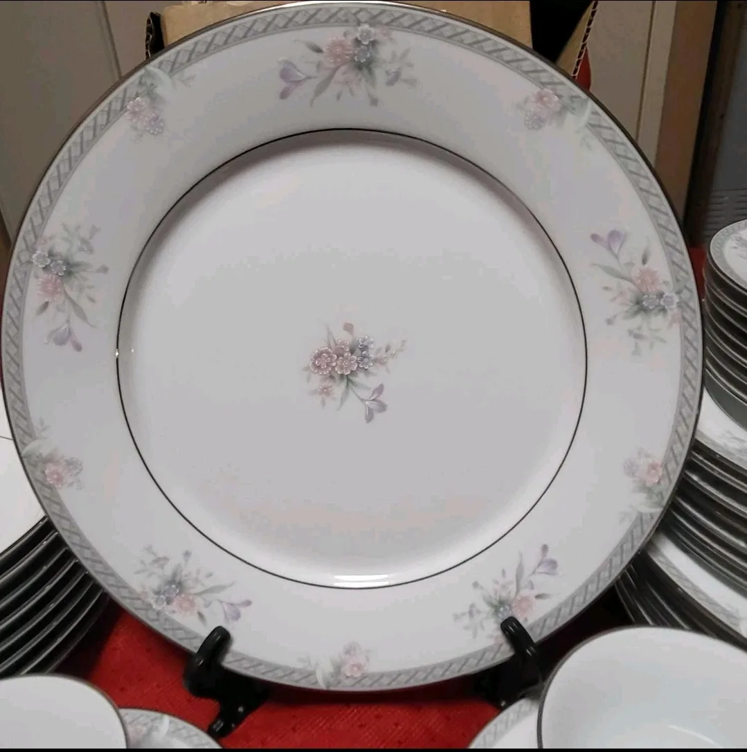 Mint Fine China 7 Person Noritake Set "Hailey- Retails for $1000 image indicator(2)