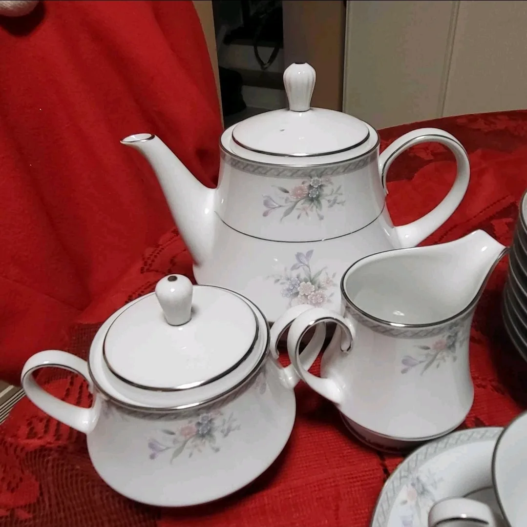 Mint Fine China 7 Person Noritake Set "Hailey- Retails for $1000 image indicator(4)