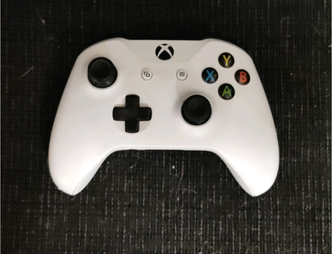 White Xbox One Controller thumbnail