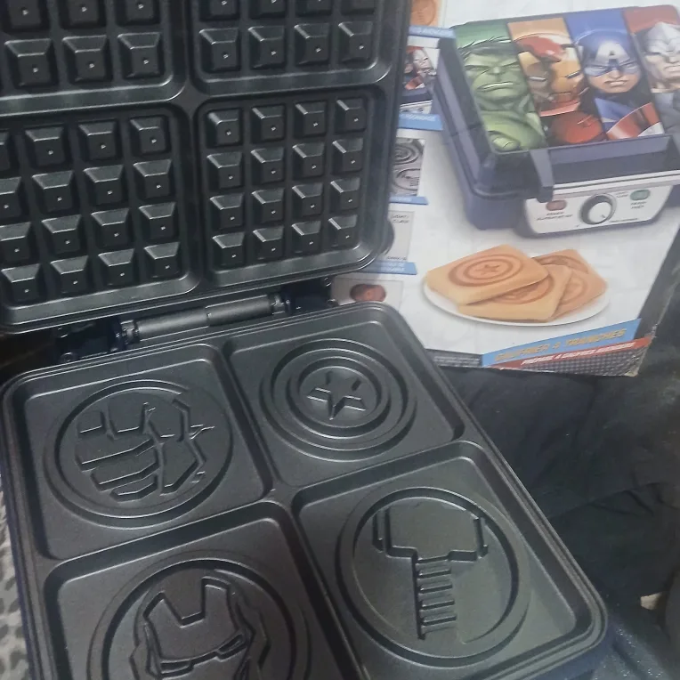 Marvel Avengers Waffle Maker - New in Box! image indicator(2)