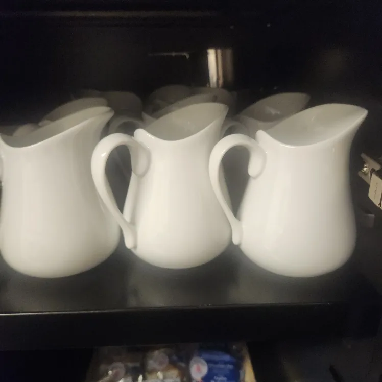 White Ceramic Creamer Pitcher image indicator(5)