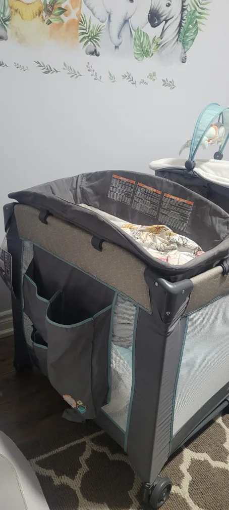 Graco Pack 'n Play On The Go Playard thumbnail