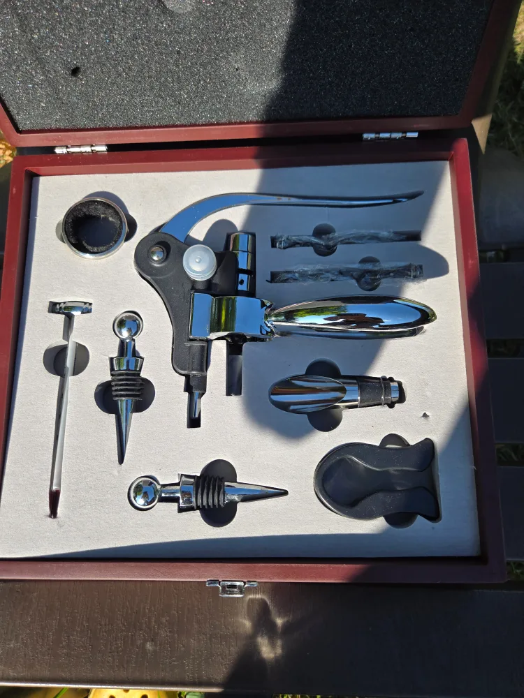 Wine Accessory Set in Wooden Box image indicator(3)