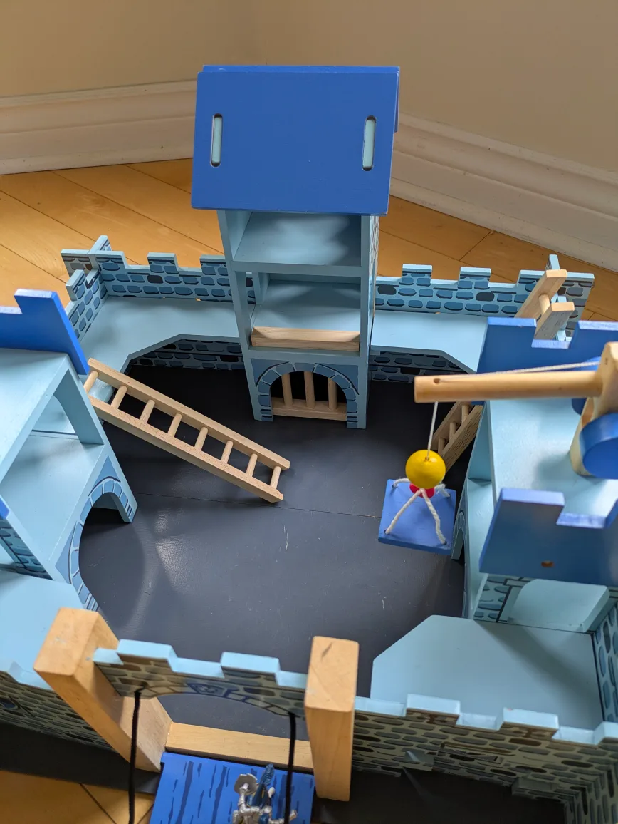 Wooden Excalibur Castle and siege tower playset image indicator(3)