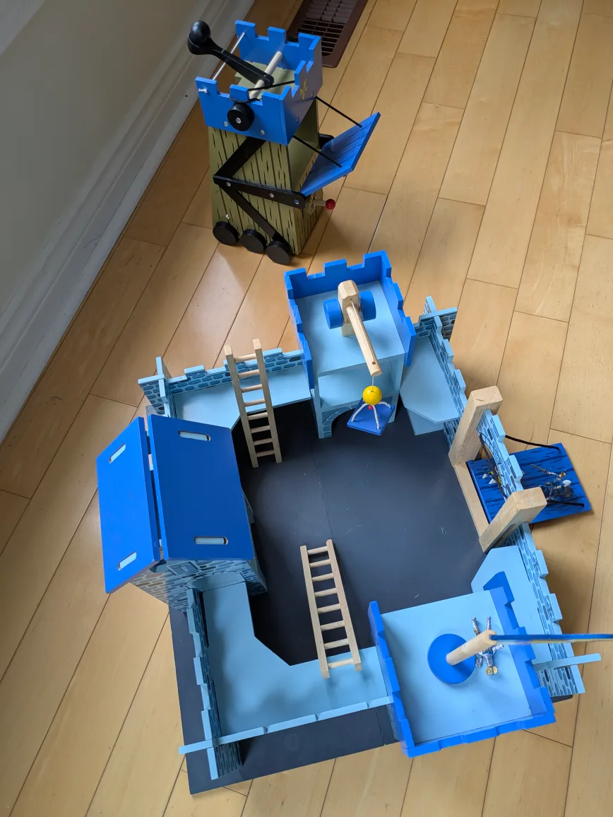 Wooden Excalibur Castle and siege tower playset image indicator(4)