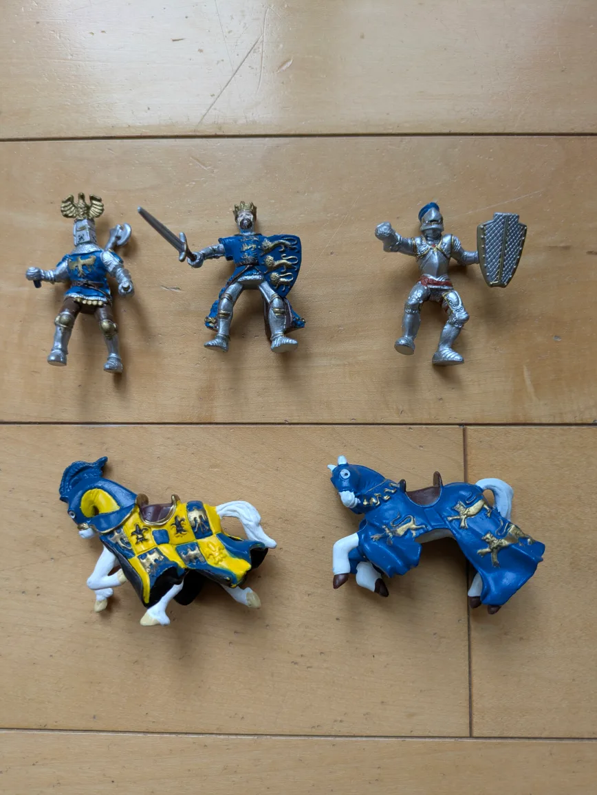 Wooden Excalibur Castle and siege tower playset image indicator(9)