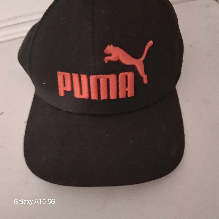 Puma Black & Red Stretch Fit Hat Brand New only tried on thumbnail
