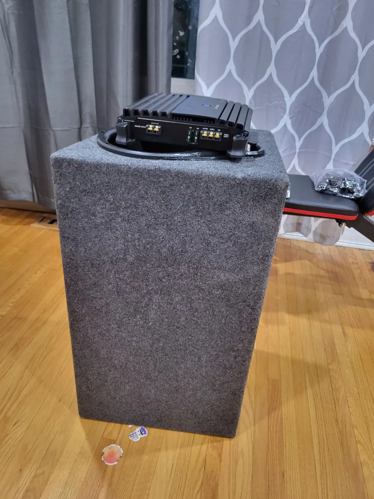 Dual Kicker Subwoofer and Alpine Amplifier image indicator(3)