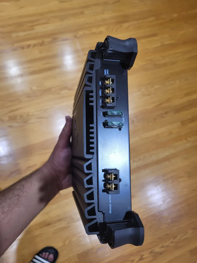 Dual Kicker Subwoofer and Alpine Amplifier image indicator(5)