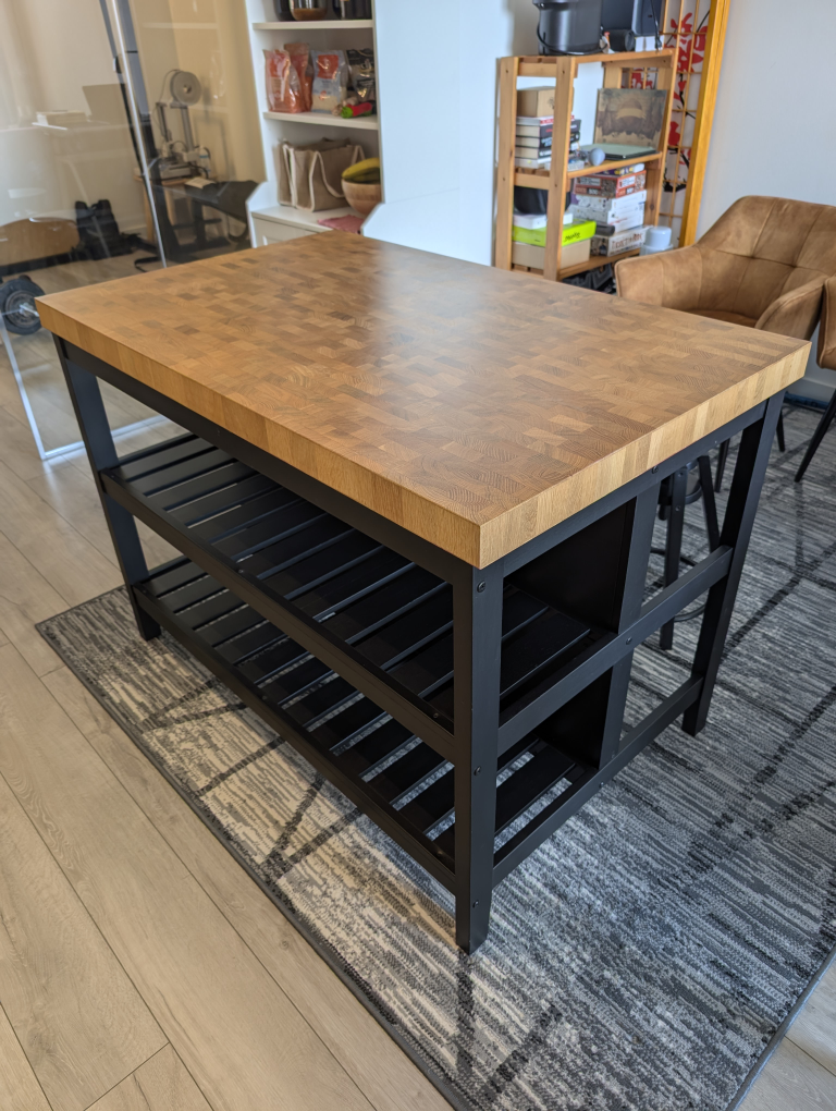 VADHOLMA Kitchen Island and Chairs