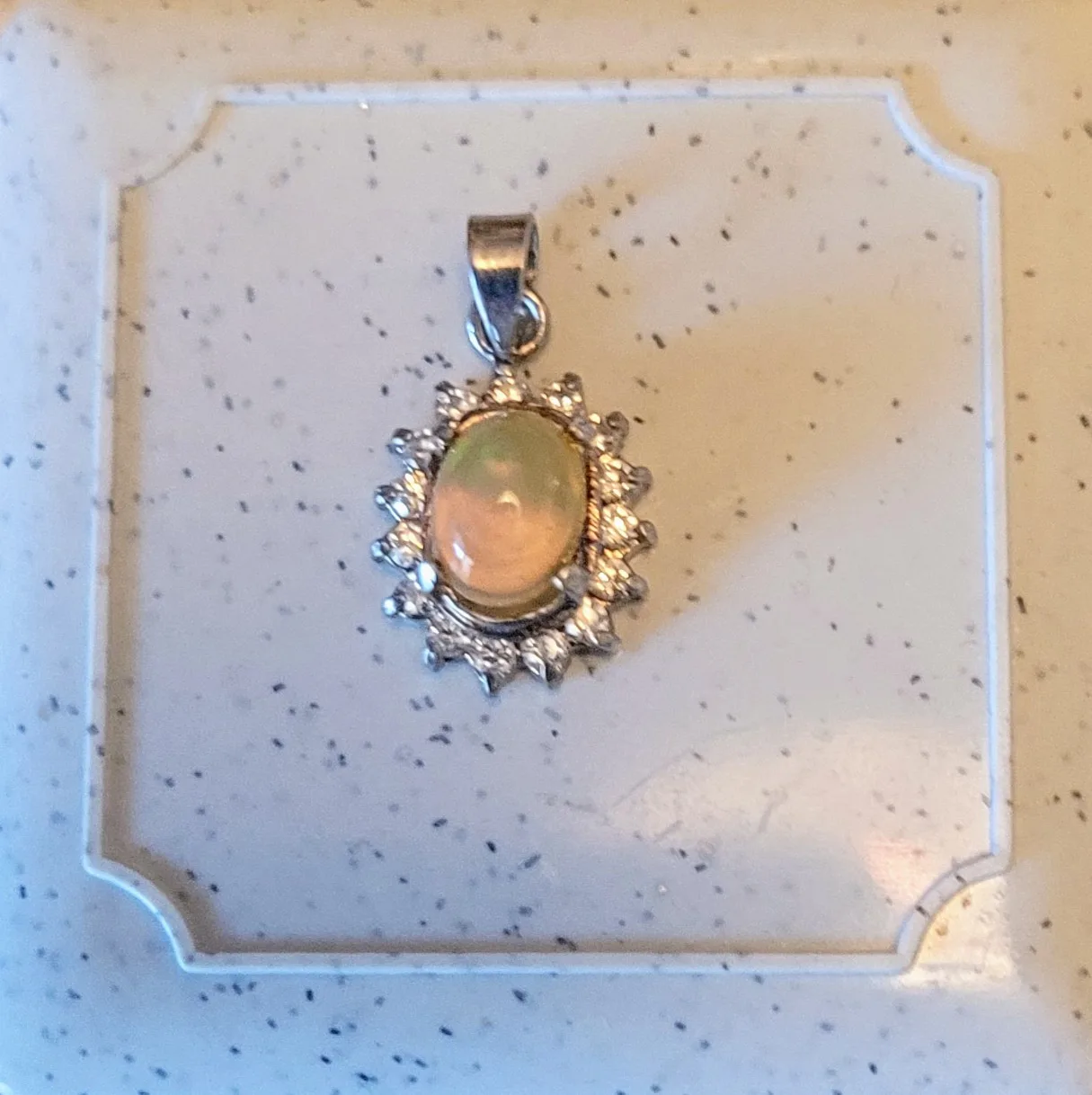 🇨🇦Opal Pendant thumbnail