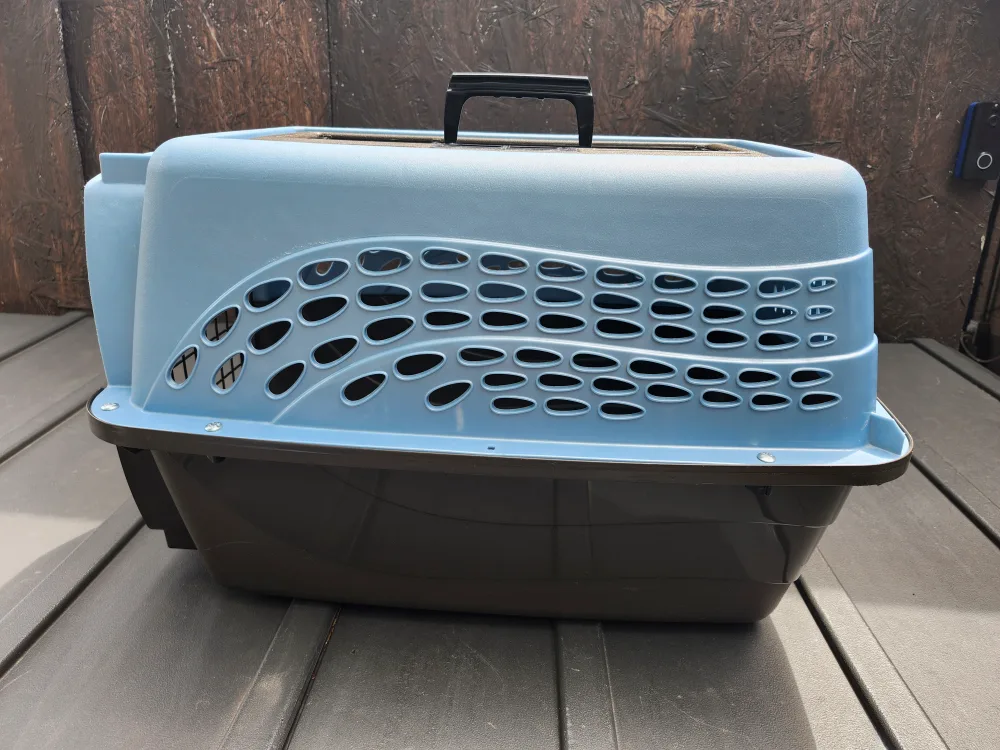Dog, car or bunny Pet Carrier (15 in W x 22 inch L x 14 in H) thumbnail