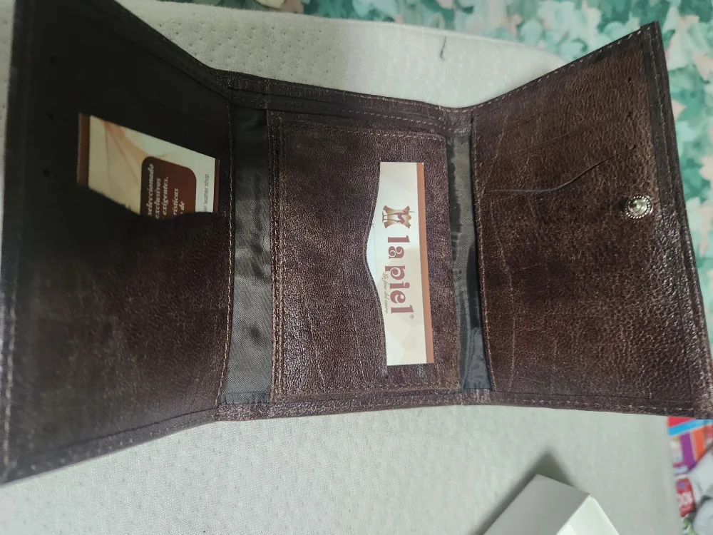 La Piel Leather Trifold Wallet - Like New! thumbnail