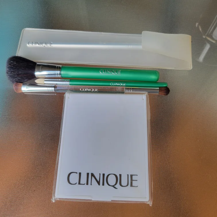 Clinique Makeup Brush Set with Free Mirror thumbnail