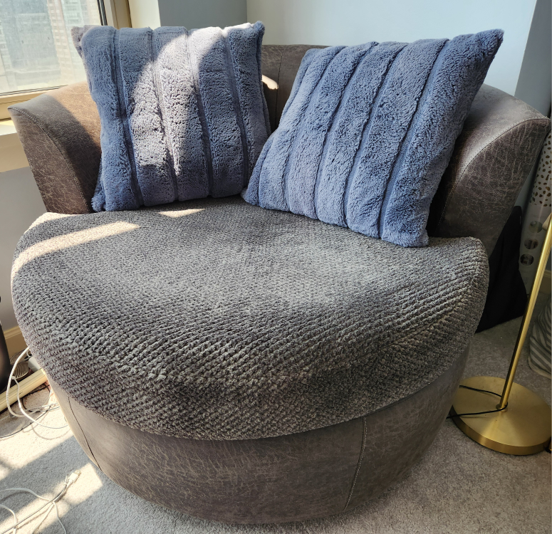 Oversized swivel barrel chair