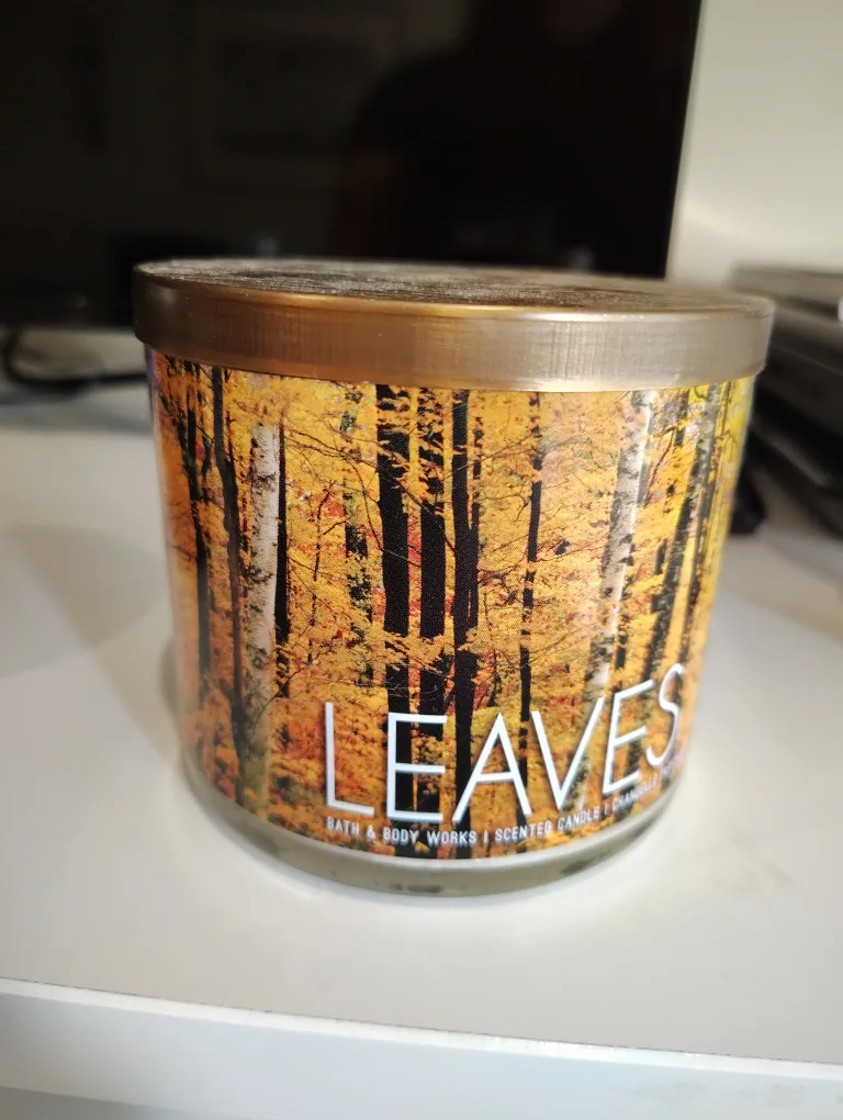Bath & Body Works Leaves Scented Candle thumbnail