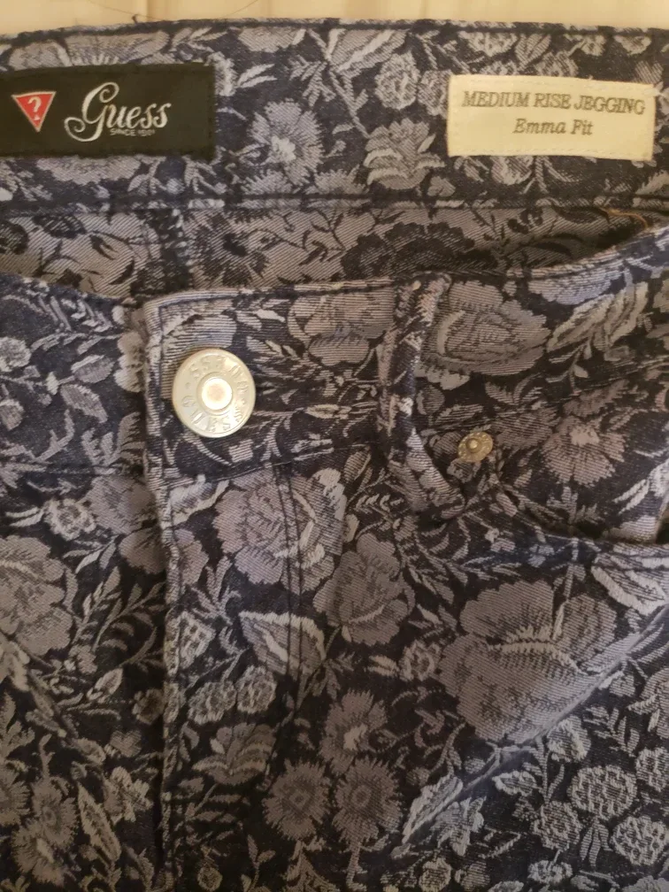 Guess Emma Fit Medium Rise Jegging - Size 30 image indicator(4)