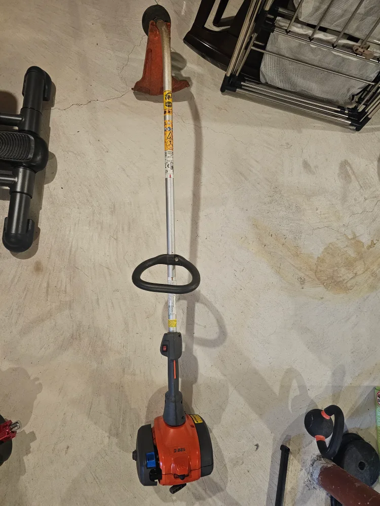 Husqvarna 122C Gas String Trimmer thumbnail