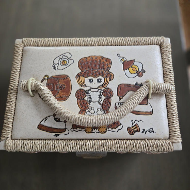 Vintage Sewing Basket with Handle