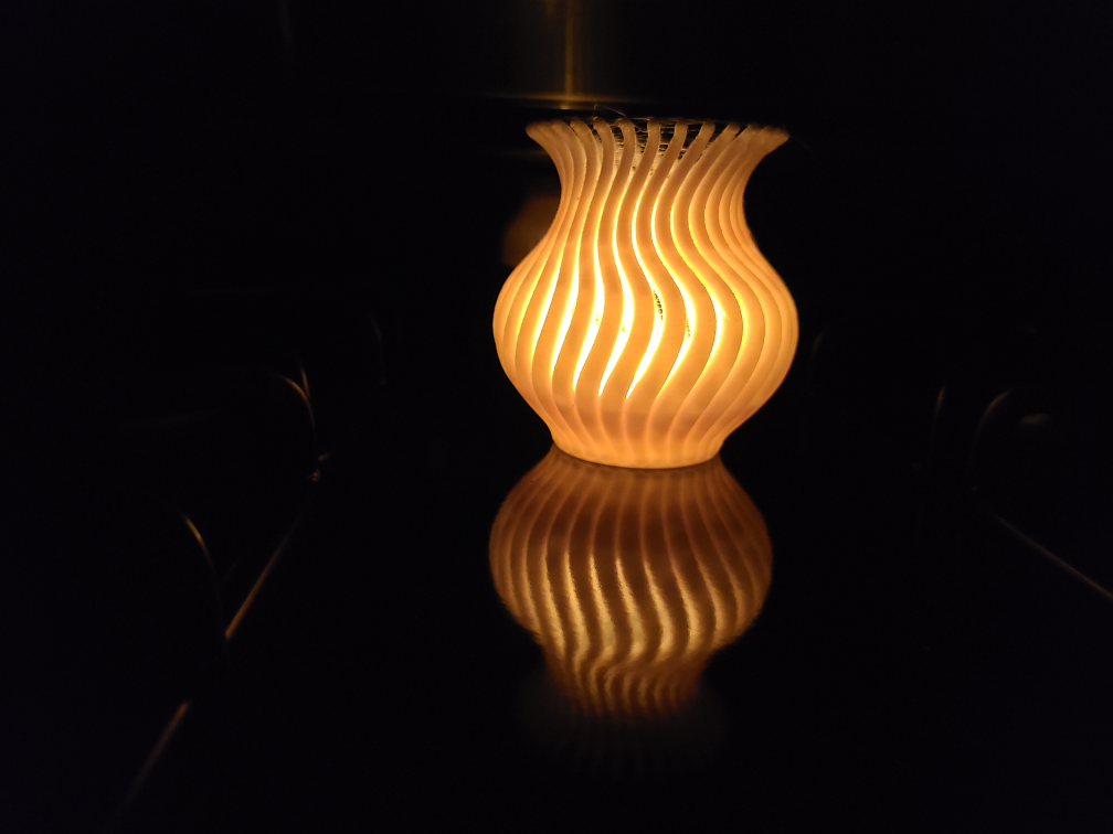 Decorative Tealight Swirl Vase Lamp