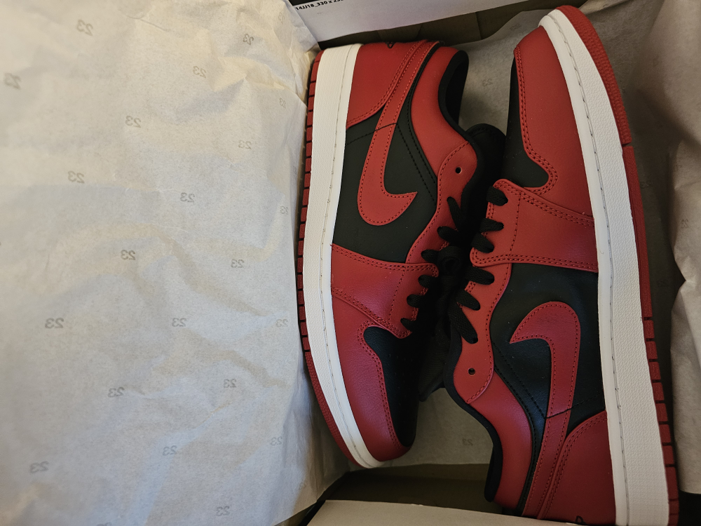 Nike Air Jordan 1 Low Reverse Bred - photo 2