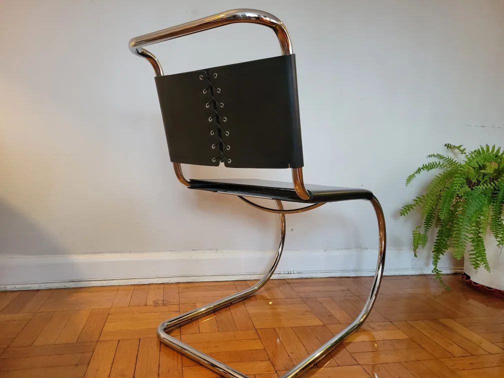 Bauhaus cantilever leather chair image indicator(2)