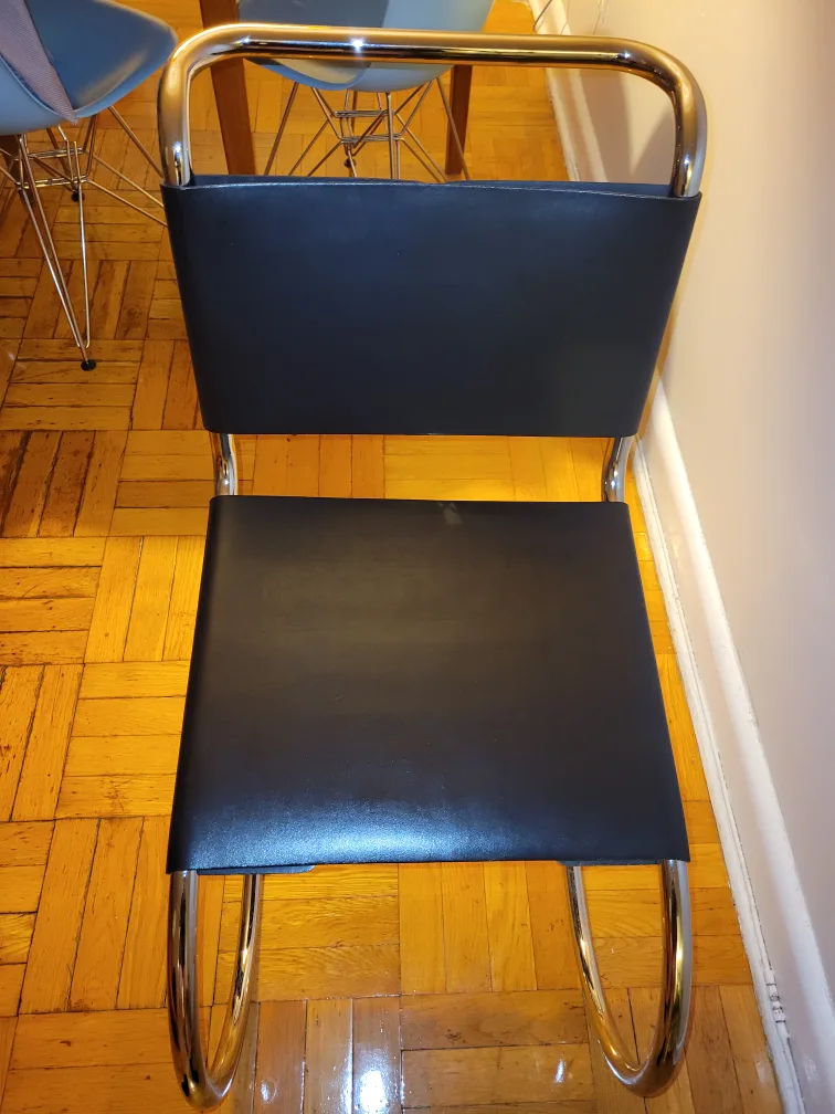 Bauhaus cantilever leather chair image indicator(3)