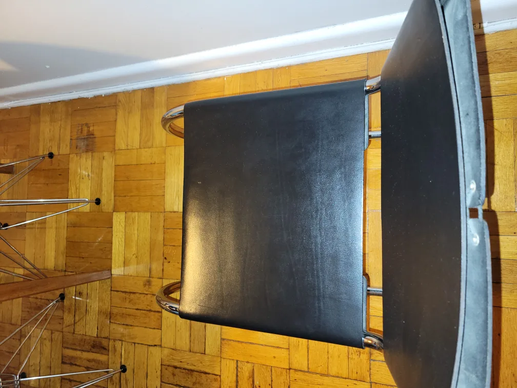 Bauhaus cantilever leather chair image indicator(4)