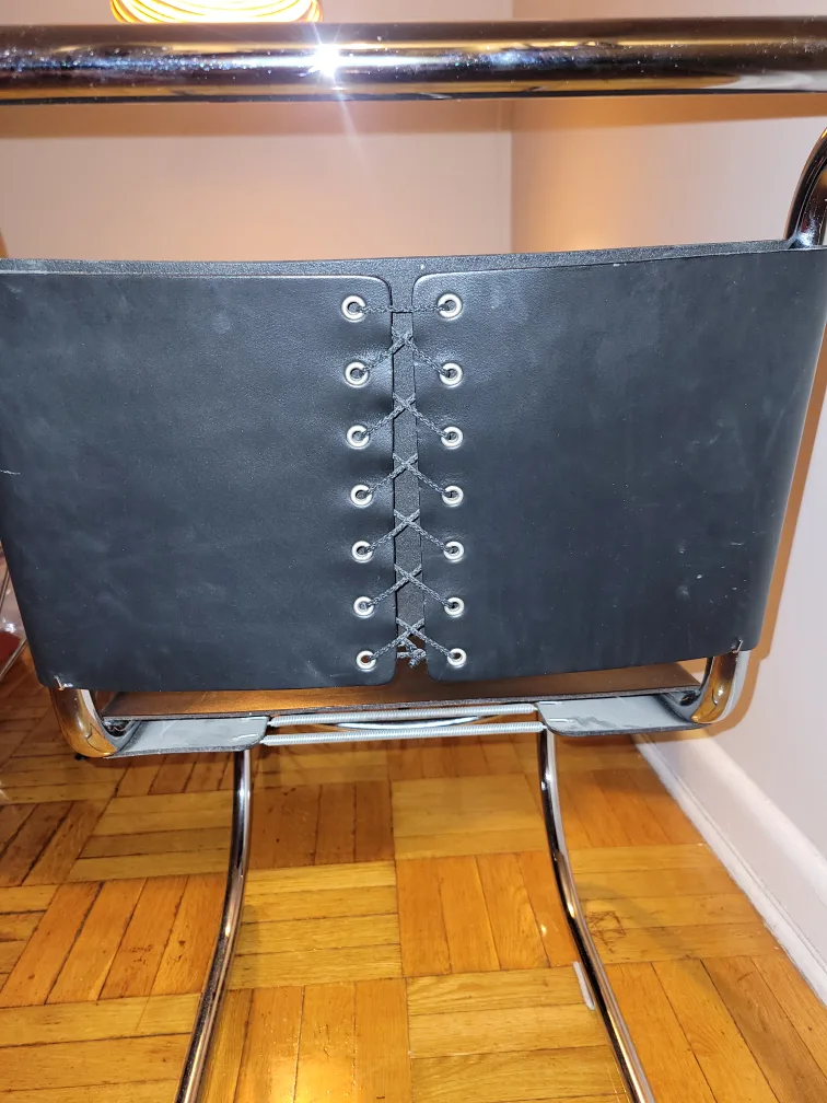 Bauhaus cantilever leather chair image indicator(5)