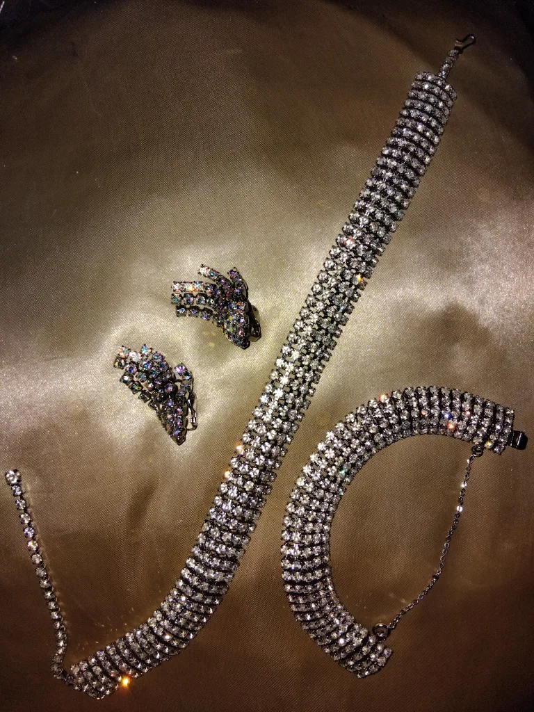 Rhinestone Jewellery Set: Necklace, Bracelet, Earrings thumbnail