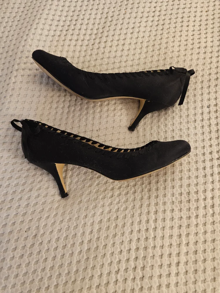 Michael Kors Sateen Heels - 7.5 M image indicator(2)