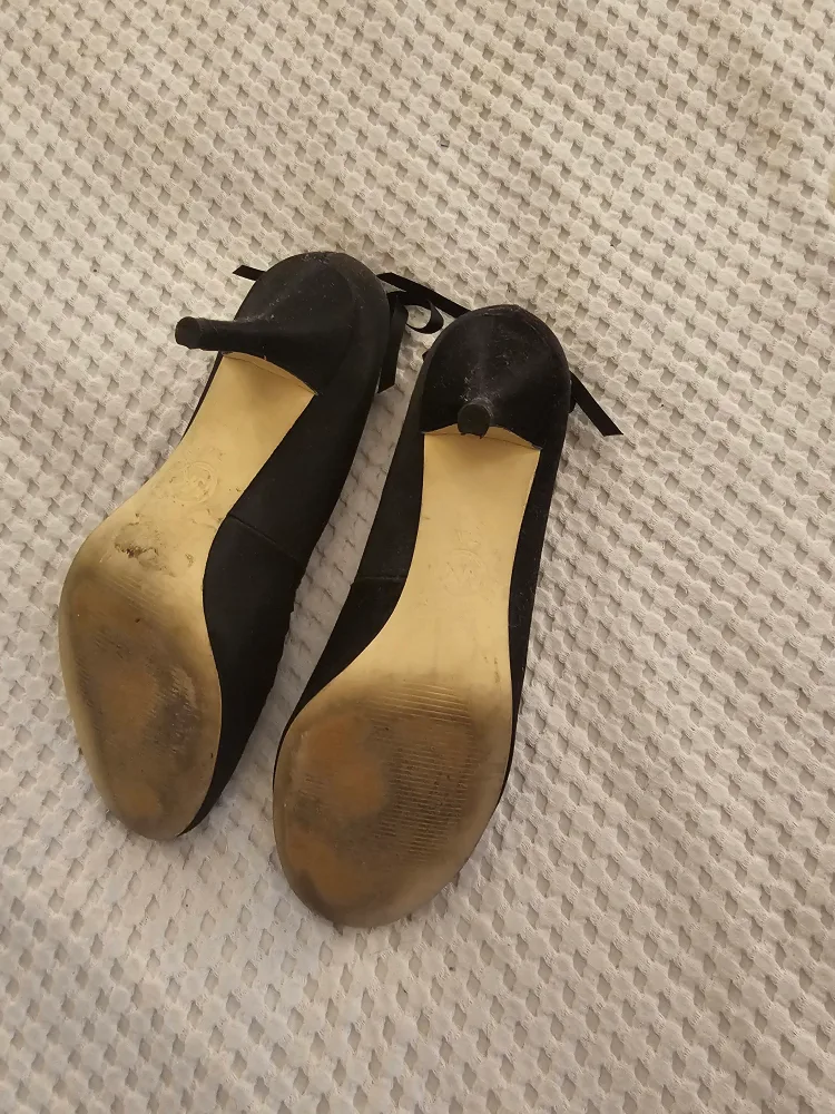 Michael Kors Sateen Heels - 7.5 M image indicator(3)