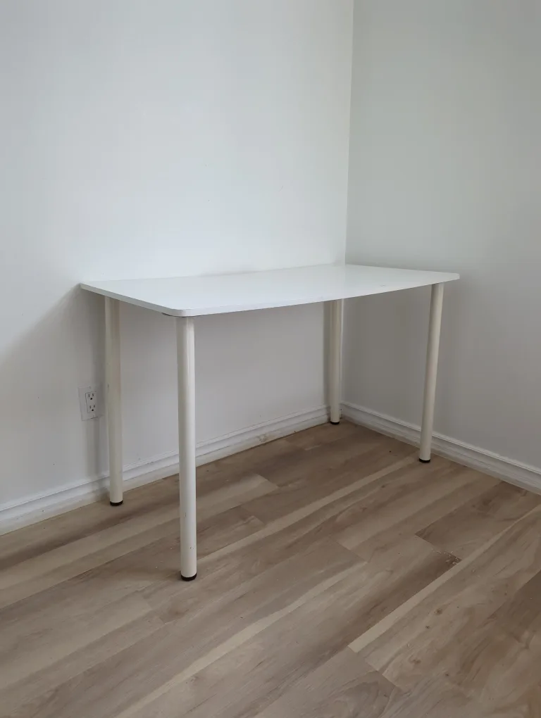White Desk from Ikea thumbnail