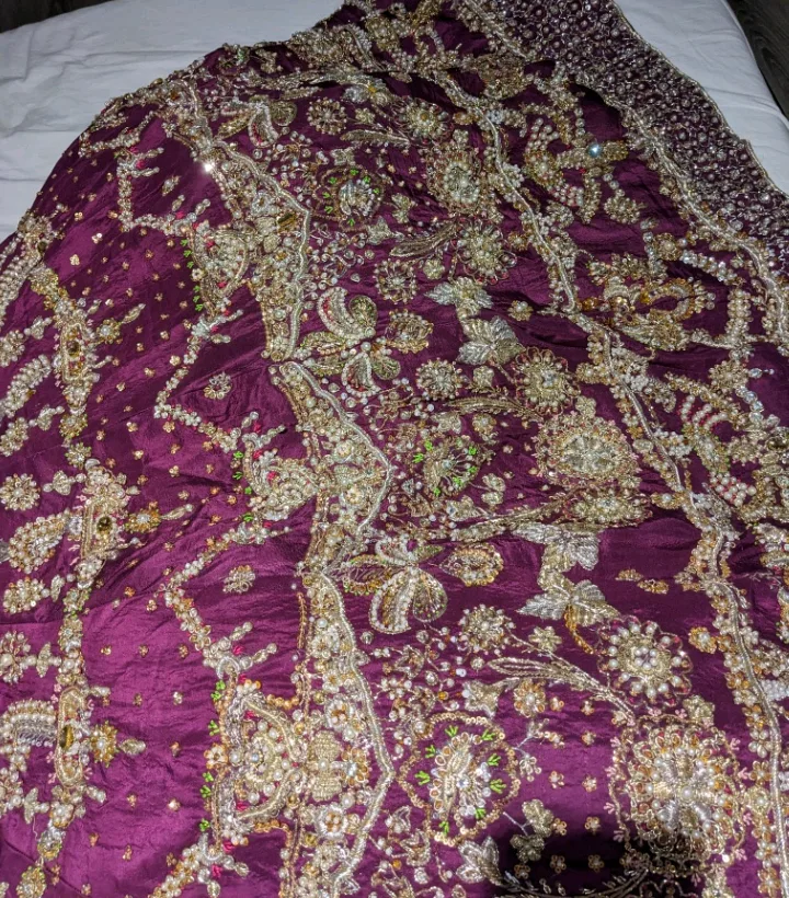 Embroidered Wedding dress image indicator(2)