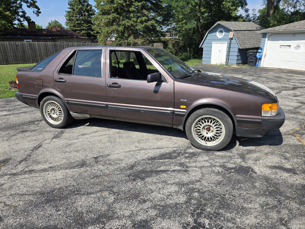 1991 Saab 9000 Hatchback Sedan - photo 2